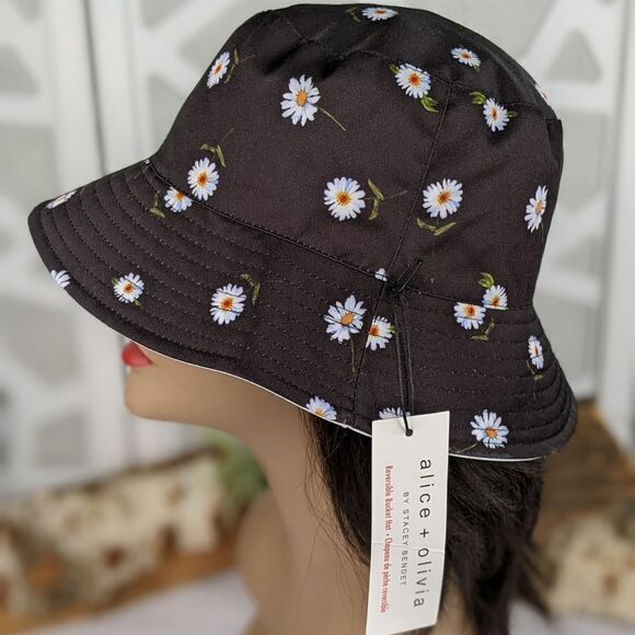 NWT - Alice + Olivia's Ao X Fabfitfun Reversible Bucket Hat In Daisy Print - Picture 4 of 15